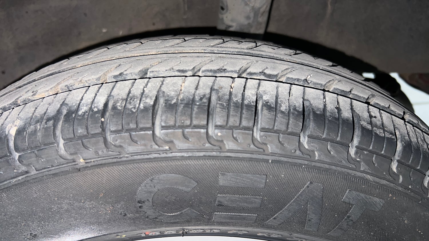 Used 2017 Renault Kwid 1.0 RXT AMT Petrol Automatic tyres LEFT REAR TYRE TREAD VIEW