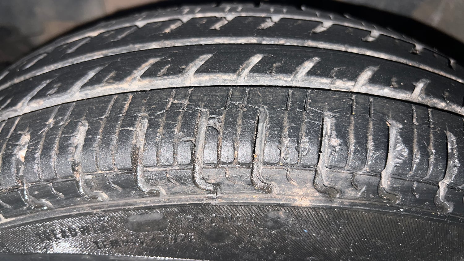 Used 2018 Renault Kwid 1.0 RXT Petrol Manual tyres LEFT FRONT TYRE TREAD VIEW