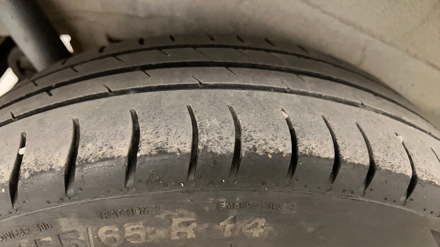 Used 2017 Maruti Suzuki Wagon R Vxi (ABS-Airbag) Petrol Manual tyres RIGHT REAR TYRE TREAD VIEW