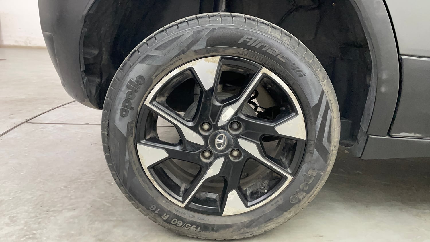 Used 2022 Tata Punch Creative Dual Tone Petrol Manual tyres RIGHT REAR TYRE RIM VIEW
