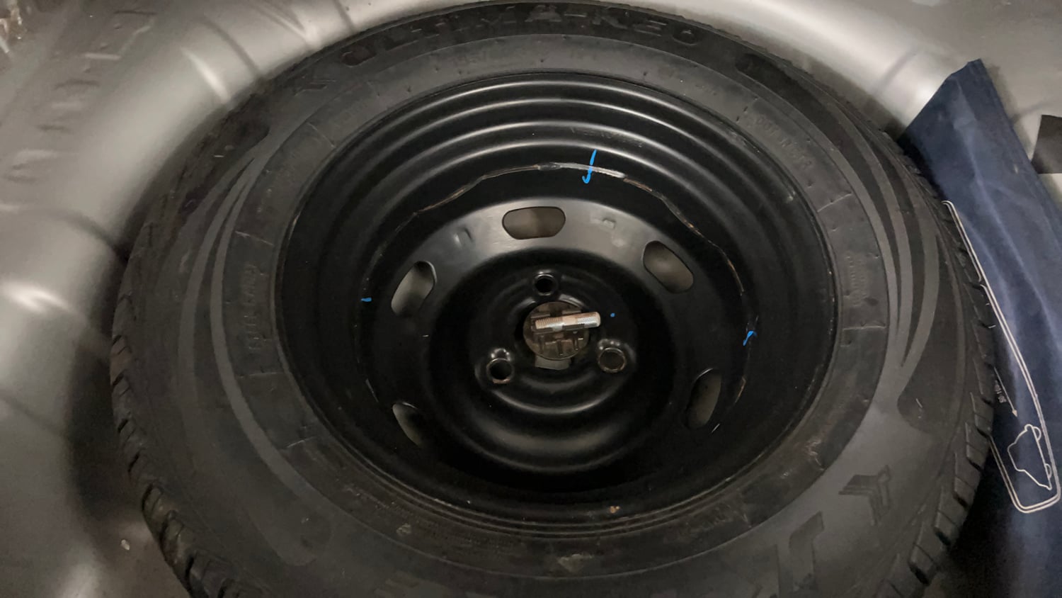 Used 2019 Renault Kwid 1.0 RXT AMT Opt Petrol Automatic tyres SPARE TYRE VIEW