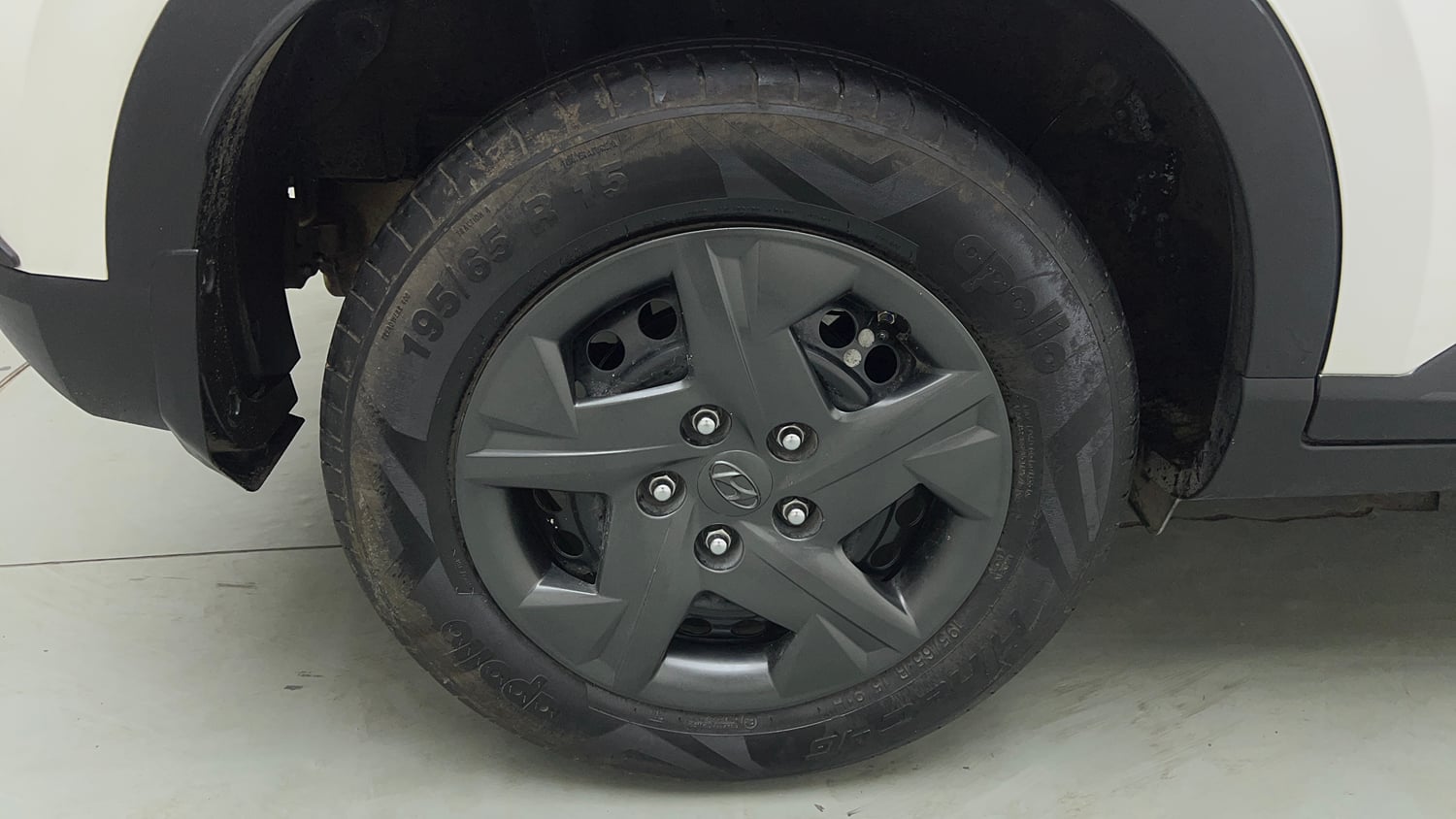 Used 2025 Hyundai Venue S (O) Plus 1.2 Petrol Petrol Manual tyres RIGHT REAR TYRE RIM VIEW