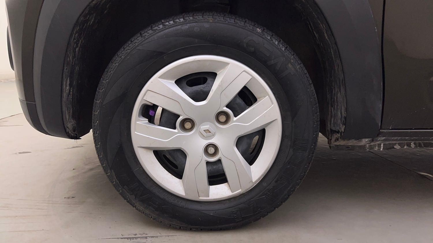 Used 2018 Renault Kwid 1.0 RXT Petrol Manual tyres LEFT FRONT TYRE RIM VIEW
