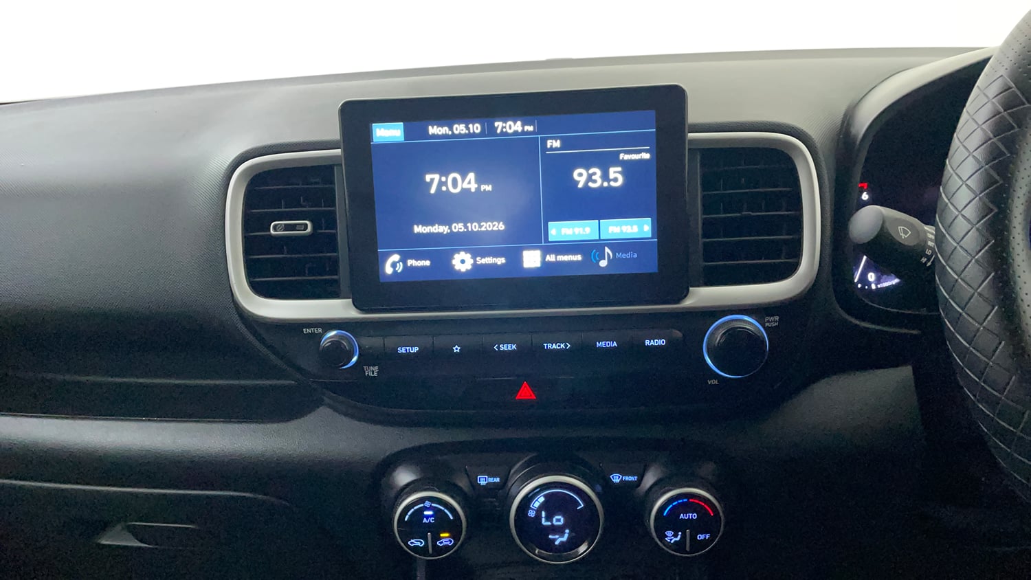 Used 2020 Hyundai Venue SX 1.5 CRDi Diesel Manual interior MUSIC SYSTEM & AC CONTROL VIEW