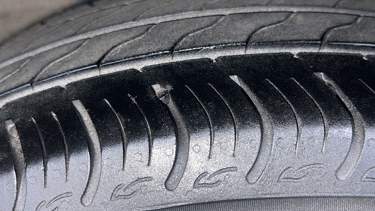 Used 2023 Honda Amaze VX CVT 1.2 Petrol Petrol Automatic tyres RIGHT REAR TYRE TREAD VIEW