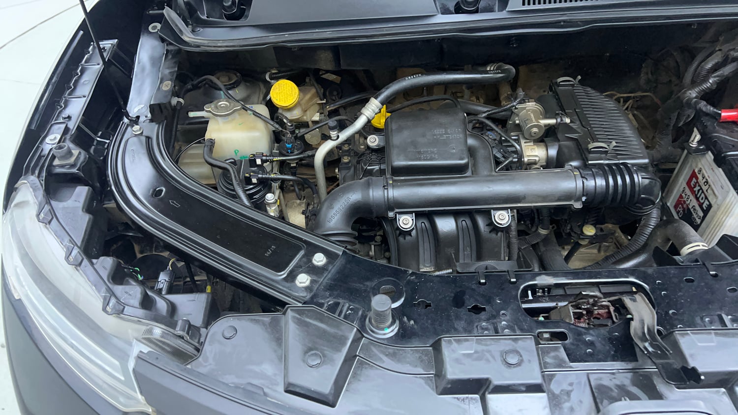 Used 2025 Renault Kiger RXL Petrol Manual engine ENGINE RIGHT SIDE VIEW