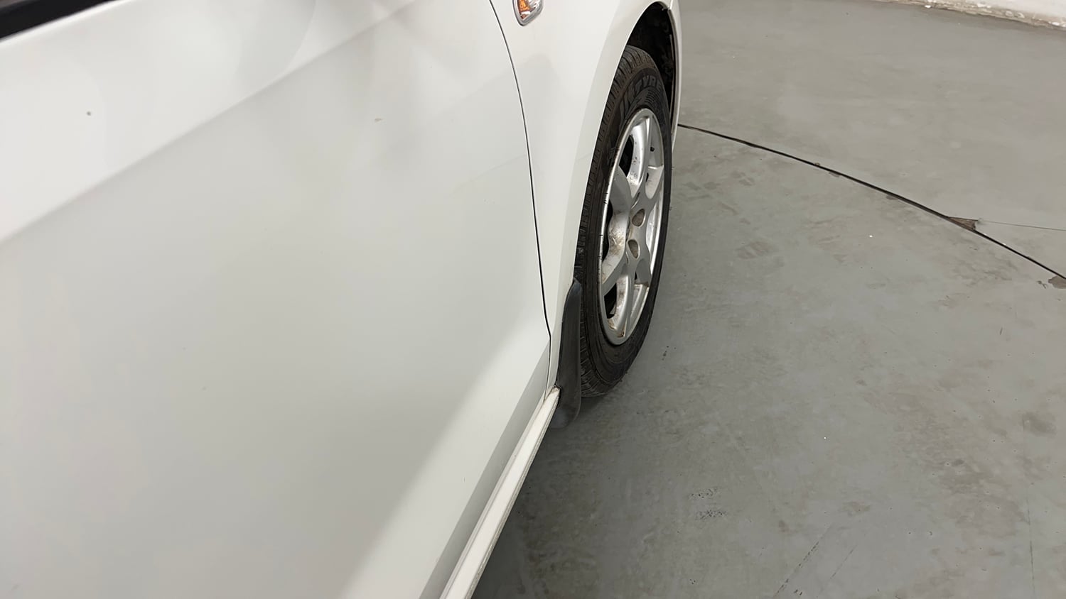 Used 2013 Volkswagen Vento Highline Petrol Petrol Manual dents MINOR SCRATCH