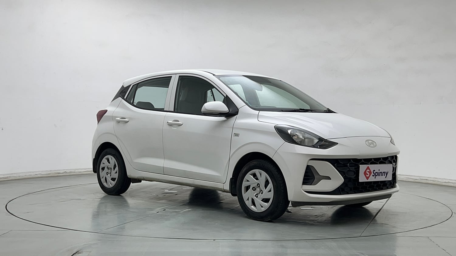 Used 2024 Hyundai Grand i10 Nios Magna 1.2 Kappa AMT Petrol Automatic exterior RIGHT FRONT CORNER VIEW