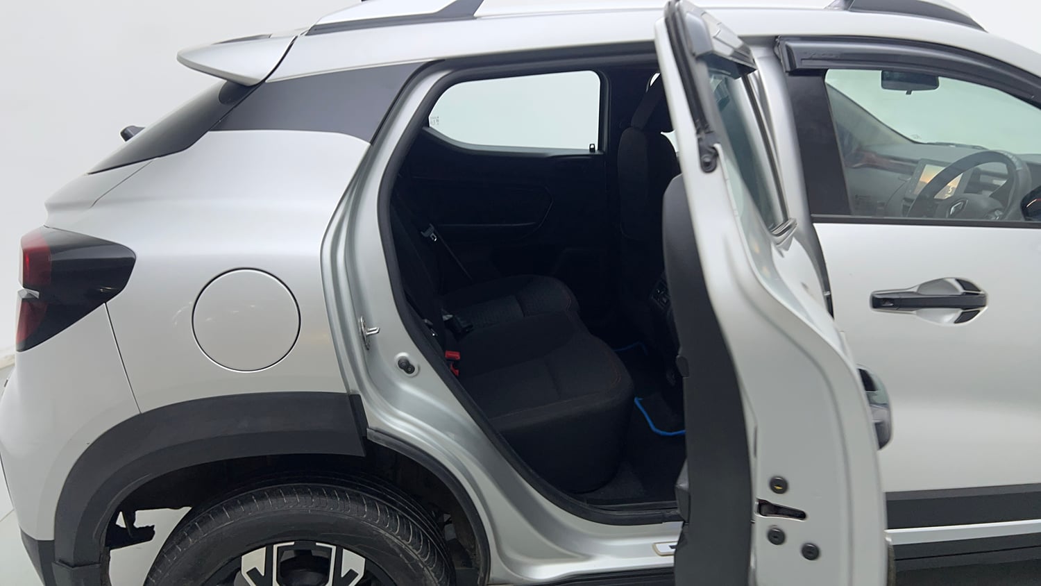 Used 2022 Renault Kiger RXZ 1.0 Turbo MT Petrol Manual interior RIGHT SIDE REAR DOOR CABIN VIEW
