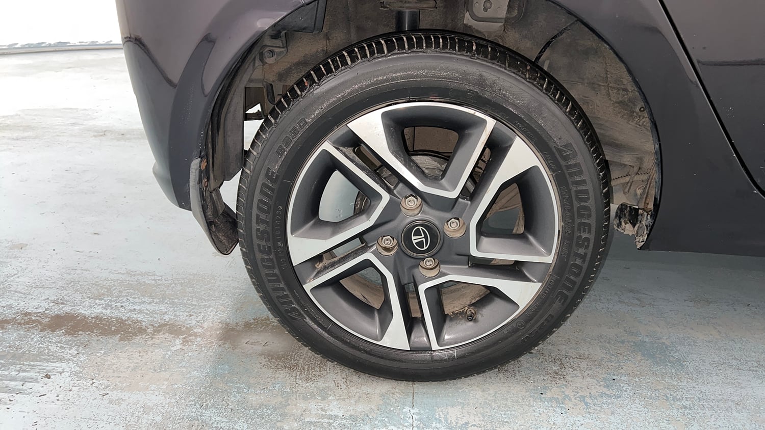 Used 2023 Tata Tiago XZ Plus Petrol Manual tyres RIGHT REAR TYRE RIM VIEW