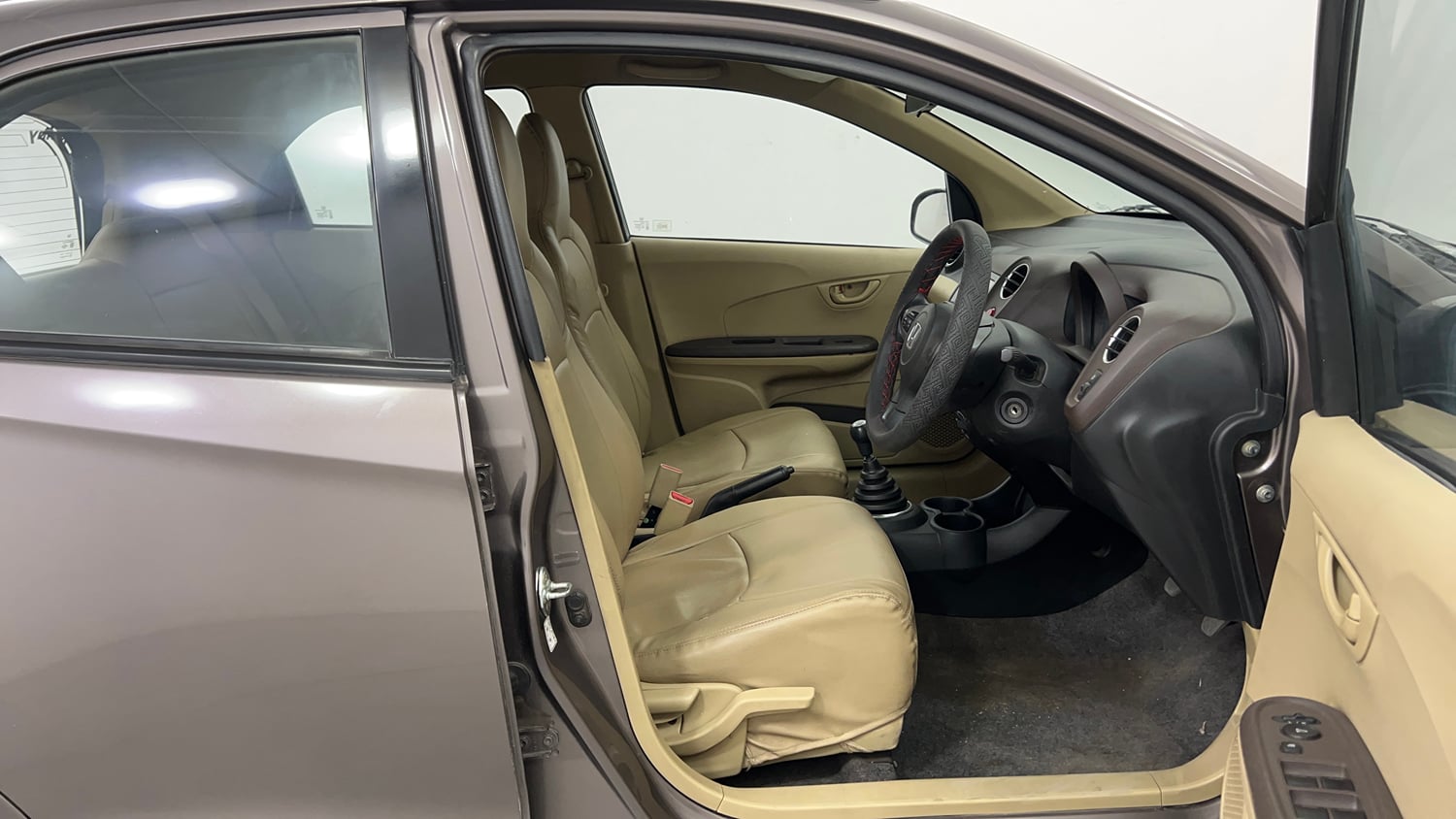 Used 2013 Honda Brio S MT Petrol Manual interior RIGHT SIDE FRONT DOOR CABIN VIEW