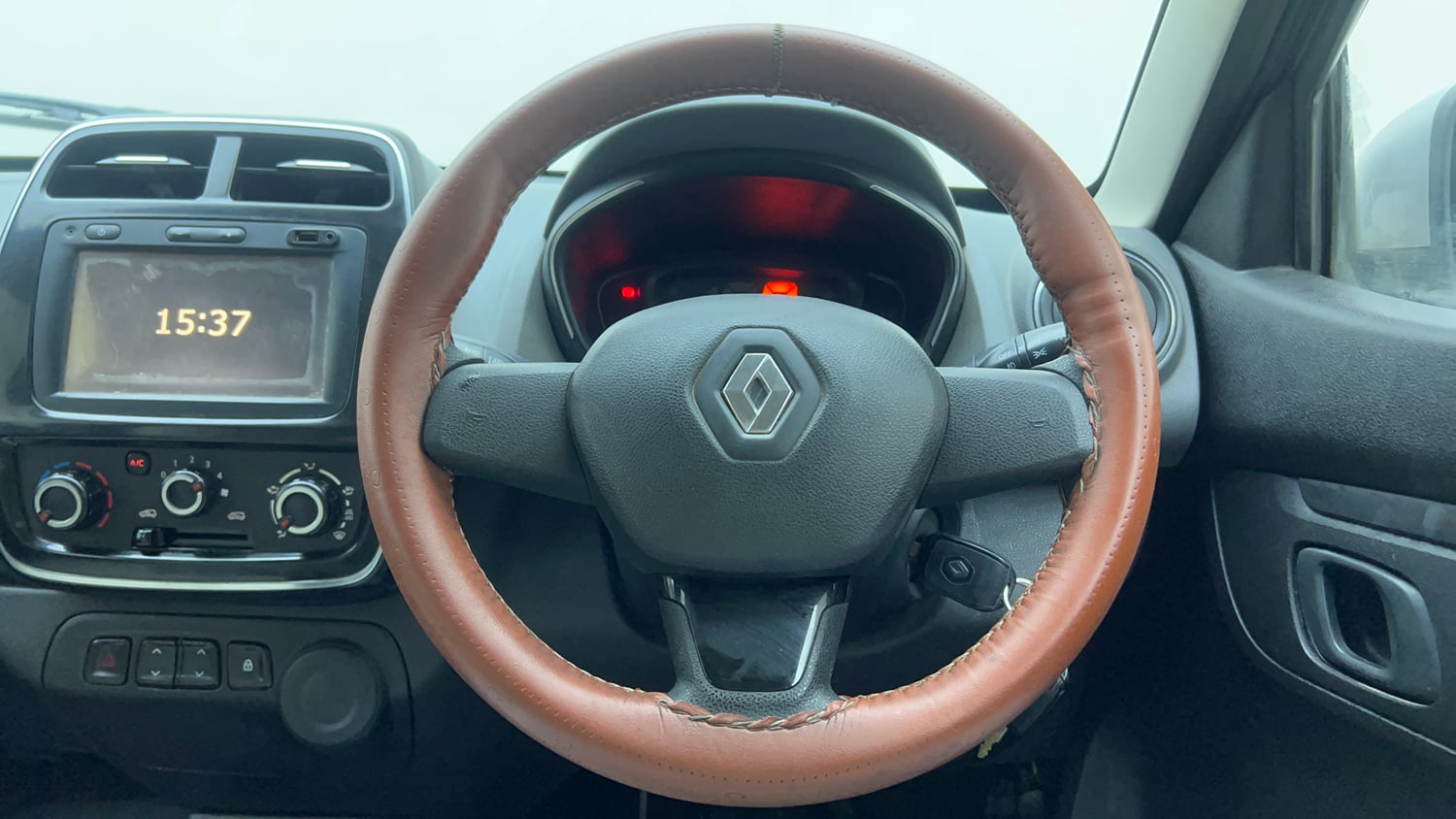 Used 2017 Renault Kwid 1.0 RXT Petrol Manual interior STEERING VIEW