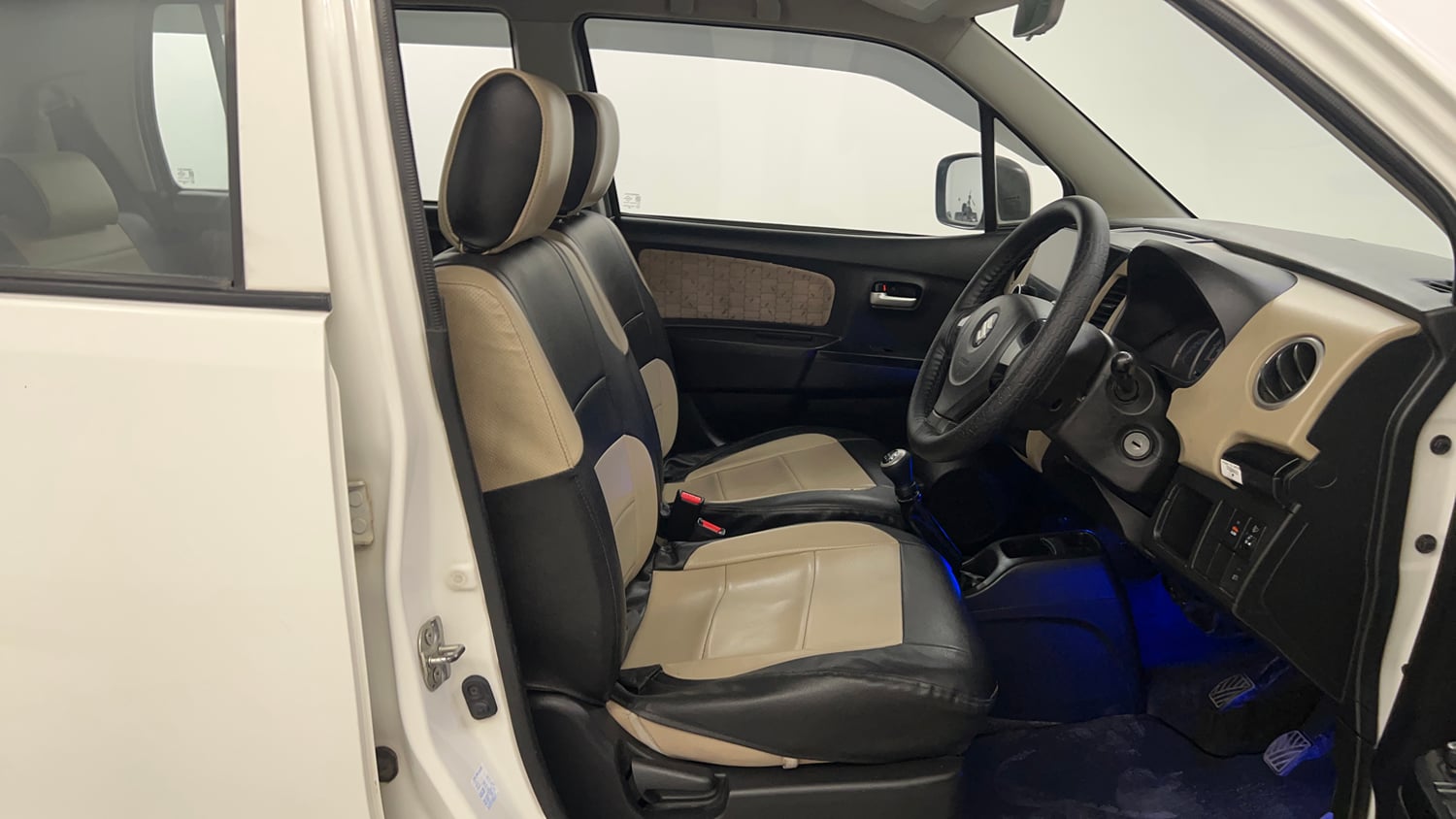Used 2017 Maruti Suzuki Wagon R Vxi (ABS-Airbag) Petrol Manual interior RIGHT SIDE FRONT DOOR CABIN VIEW