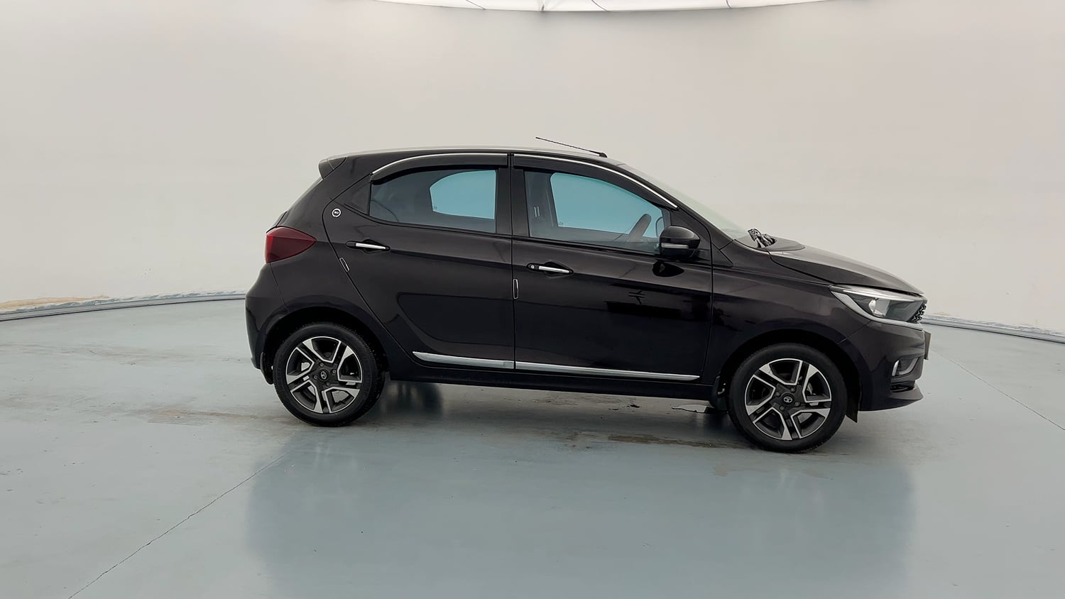 Used 2023 Tata Tiago XZ Plus Petrol Manual exterior RIGHT SIDE VIEW