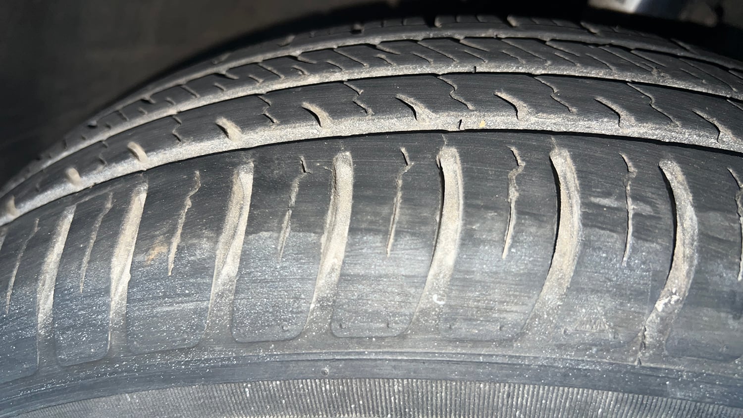 Used 2019 Maruti Suzuki Swift LXi Petrol Manual tyres RIGHT FRONT TYRE TREAD VIEW