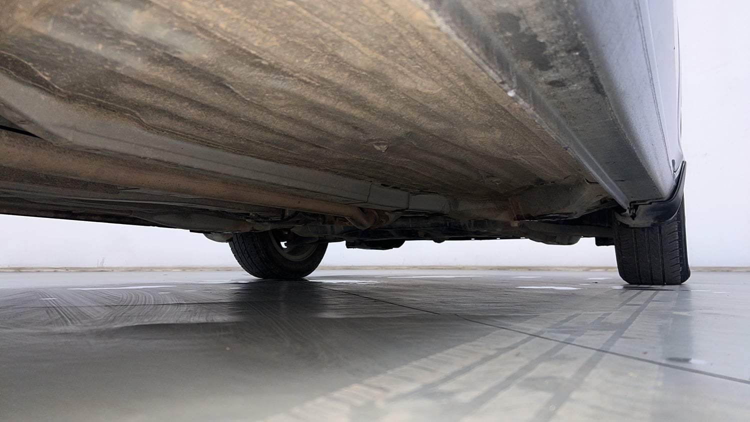 Used 2023 Honda Amaze VX CVT 1.2 Petrol Petrol Automatic extra REAR RIGHT UNDERBODY VIEW
