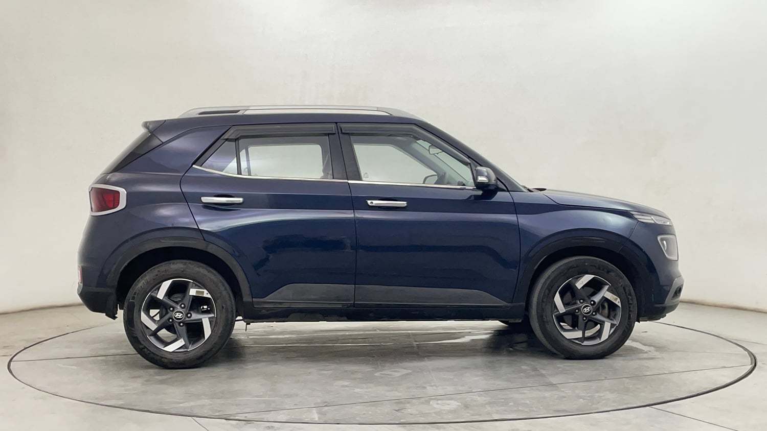 Used 2020 Hyundai Venue SX 1.5 CRDi Diesel Manual exterior RIGHT SIDE VIEW