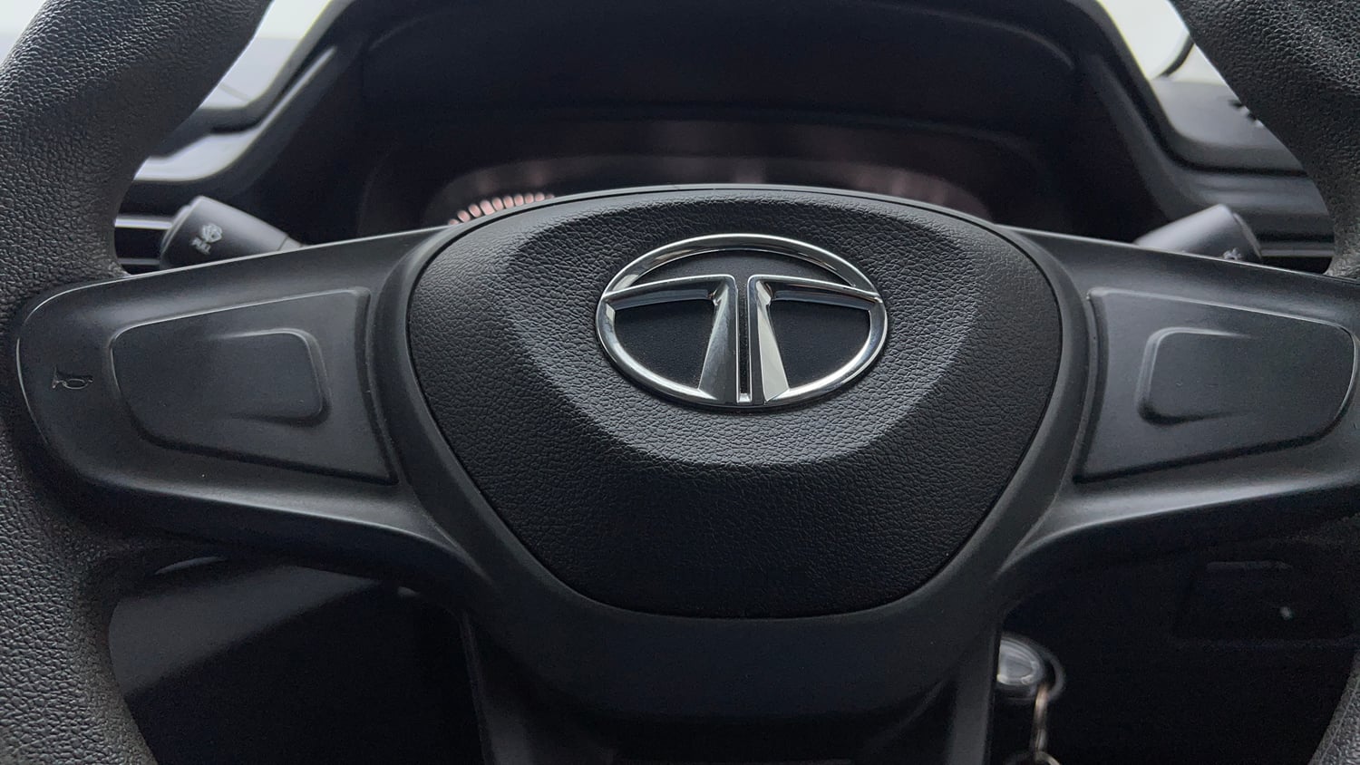 Used 2022 Tata Punch Pure MT Petrol Manual top_features Airbags