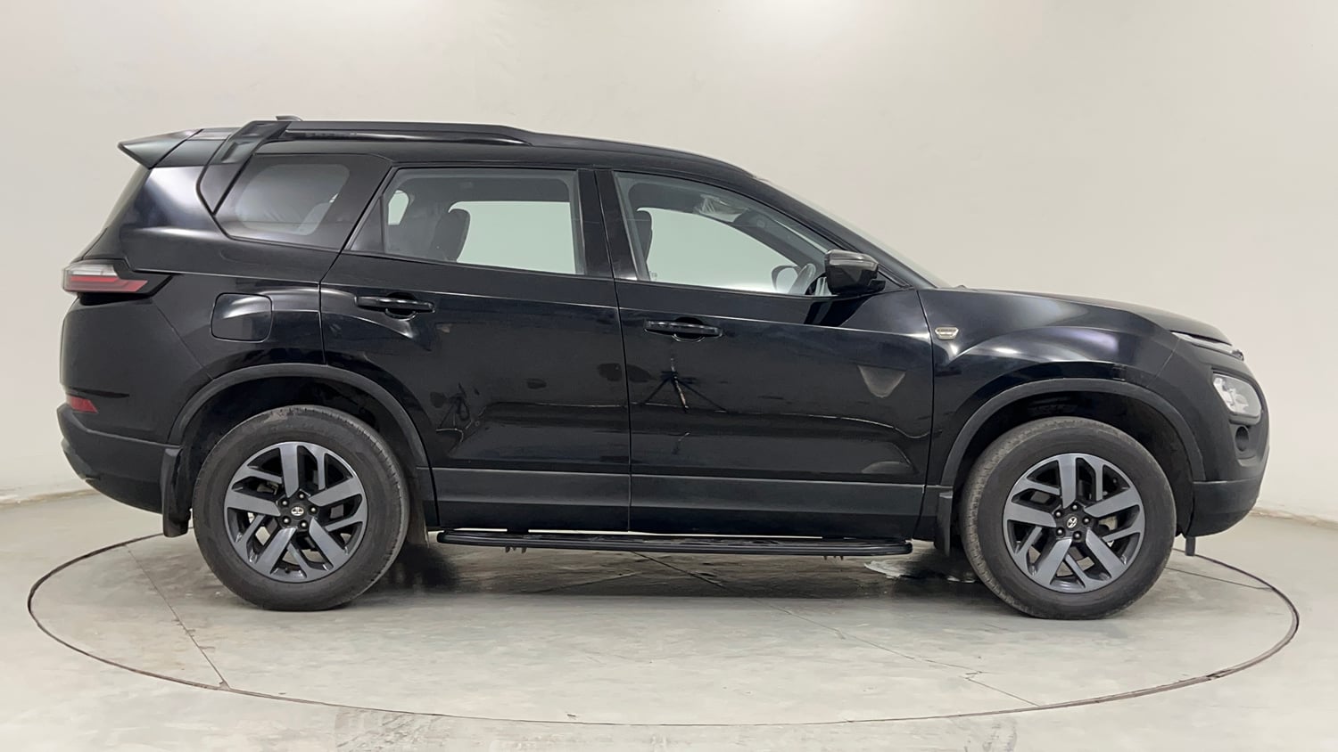 Used 2022 Tata Safari XZA Plus 6 S Dark Edition Diesel Automatic exterior RIGHT SIDE VIEW
