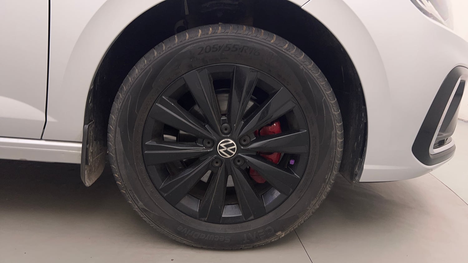 Used 2023 Volkswagen Virtus Highline 1.0 TSI MT Petrol Manual tyres RIGHT FRONT TYRE RIM VIEW