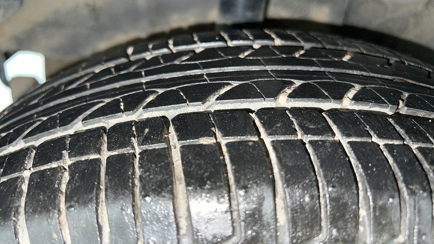 Used 2023 Tata Tiago XZ Plus Petrol Manual tyres RIGHT REAR TYRE TREAD VIEW