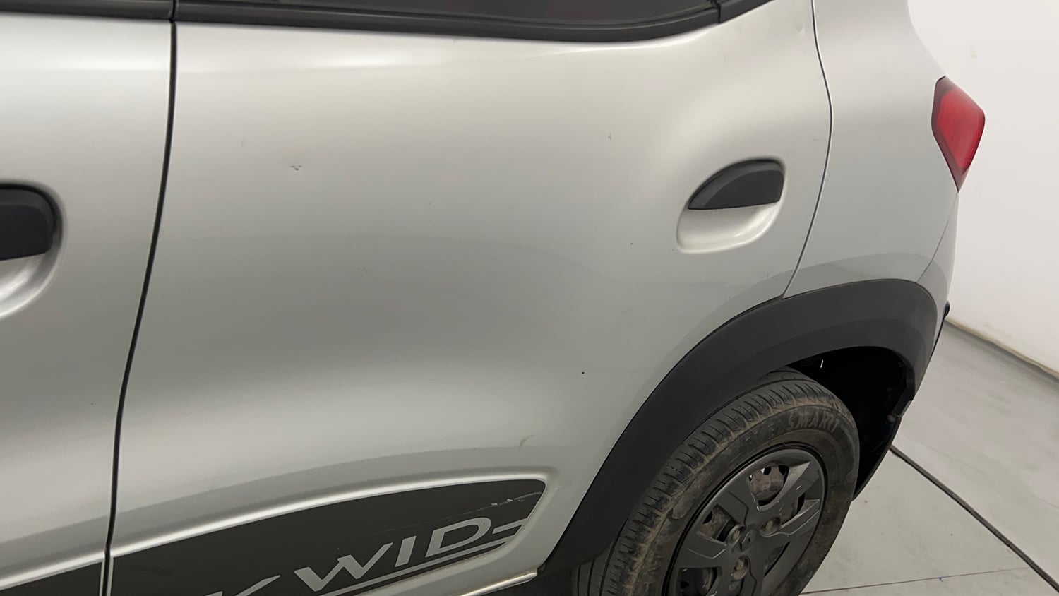 Used 2019 Renault Kwid 1.0 RXT AMT Opt Petrol Automatic dents MINOR SCRATCH