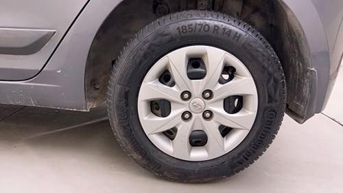 Used 2015 Hyundai Elite i20 Sportz 1.2 Petrol Manual tyres LEFT REAR TYRE RIM VIEW