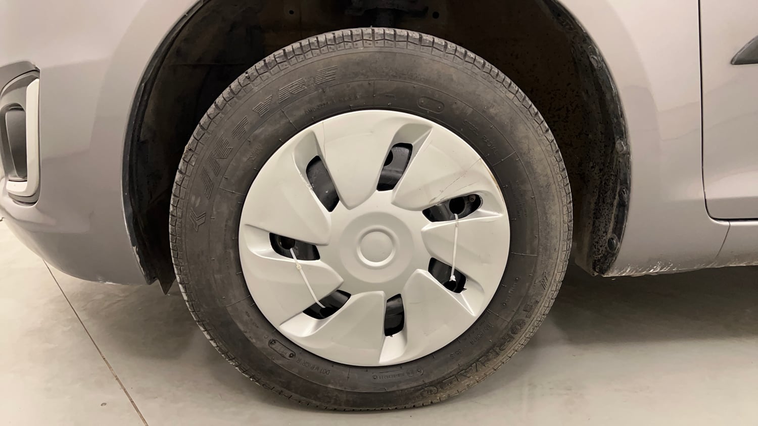 Used 2017 Maruti Suzuki Swift VXi Petrol Manual tyres LEFT FRONT TYRE RIM VIEW