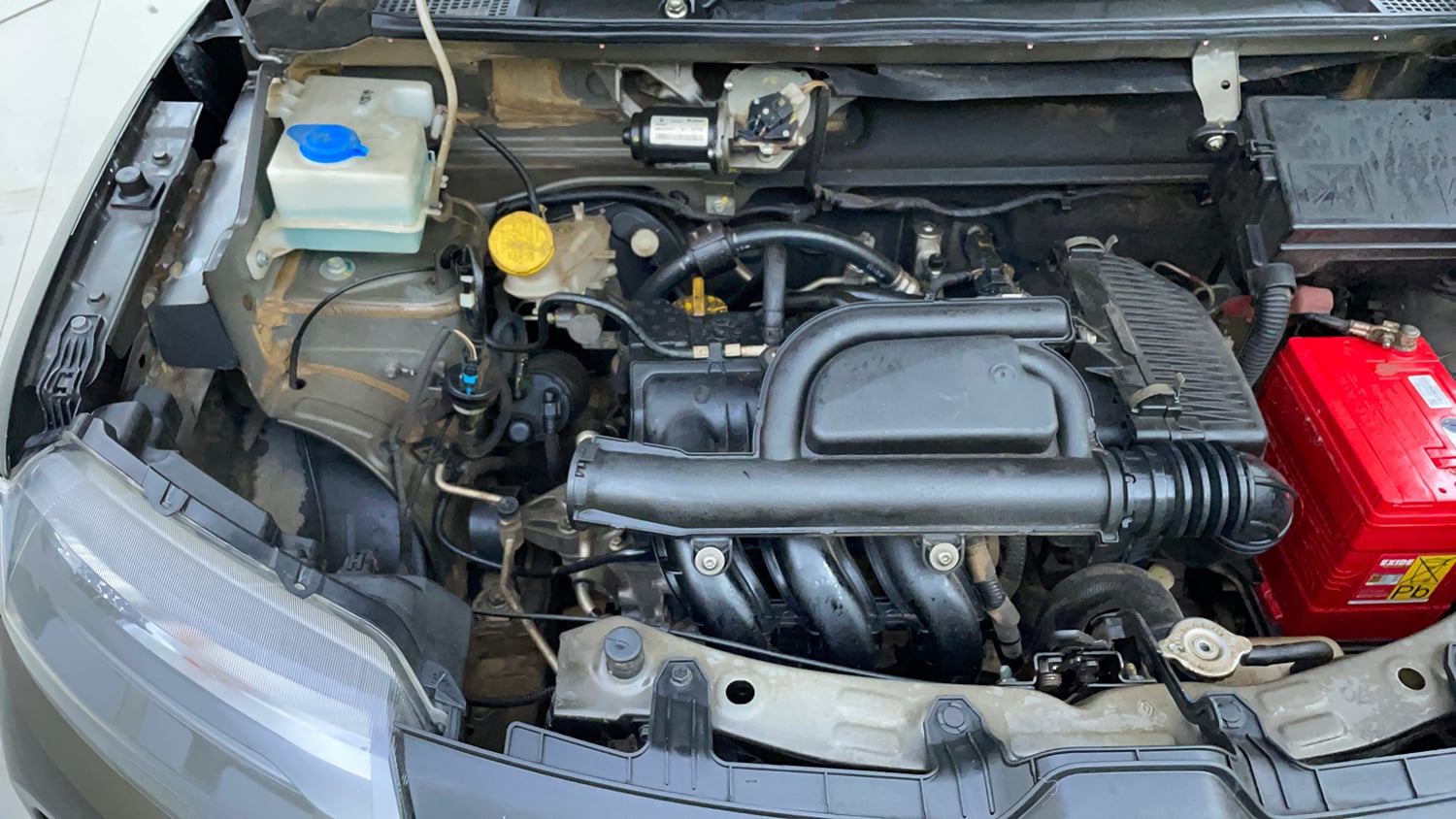 Used 2023 Renault Kwid RXL (O) 1.0 Petrol Manual engine ENGINE RIGHT SIDE VIEW