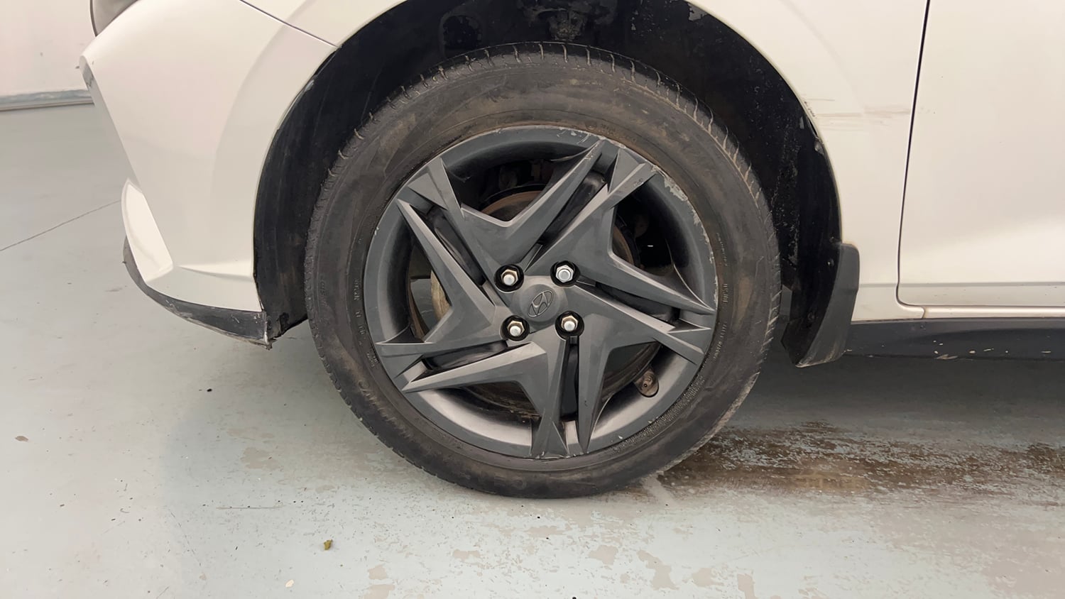 Used 2023 Hyundai i20 Sportz 1.2 MT Petrol Manual tyres LEFT FRONT TYRE RIM VIEW