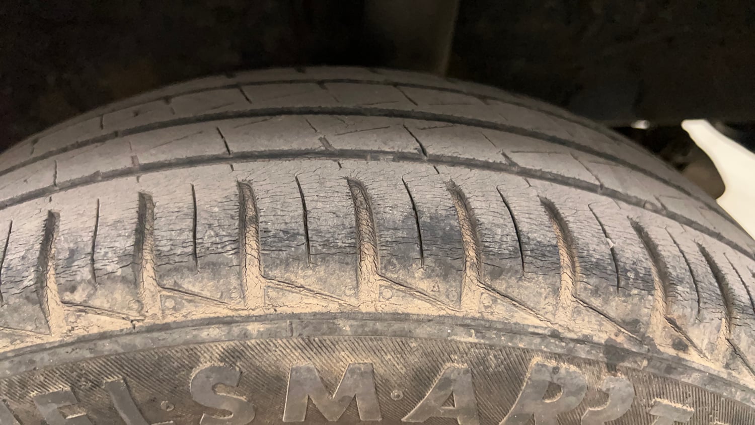 Used 2019 Renault Kwid 1.0 RXT AMT Opt Petrol Automatic tyres LEFT REAR TYRE TREAD VIEW