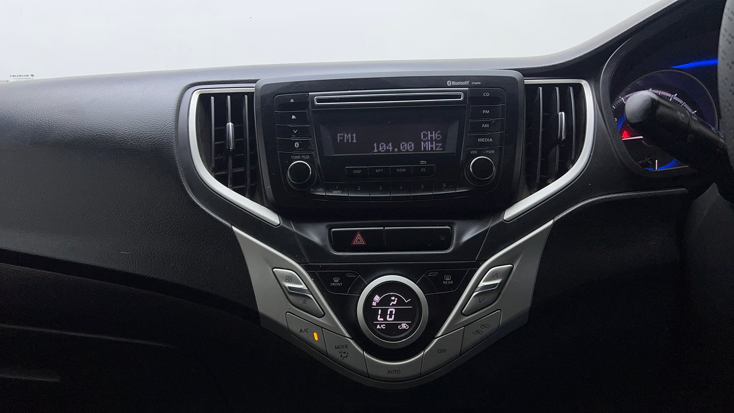 Used 2016 Maruti Suzuki Baleno Delta 1.2 AT Petrol Automatic interior MUSIC SYSTEM & AC CONTROL VIEW