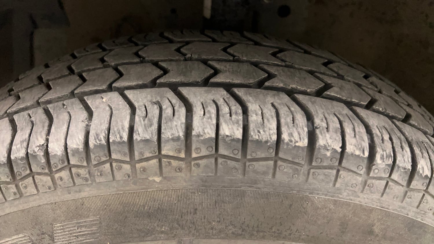 Used 2017 Maruti Suzuki Swift VXi Petrol Manual tyres LEFT FRONT TYRE TREAD VIEW