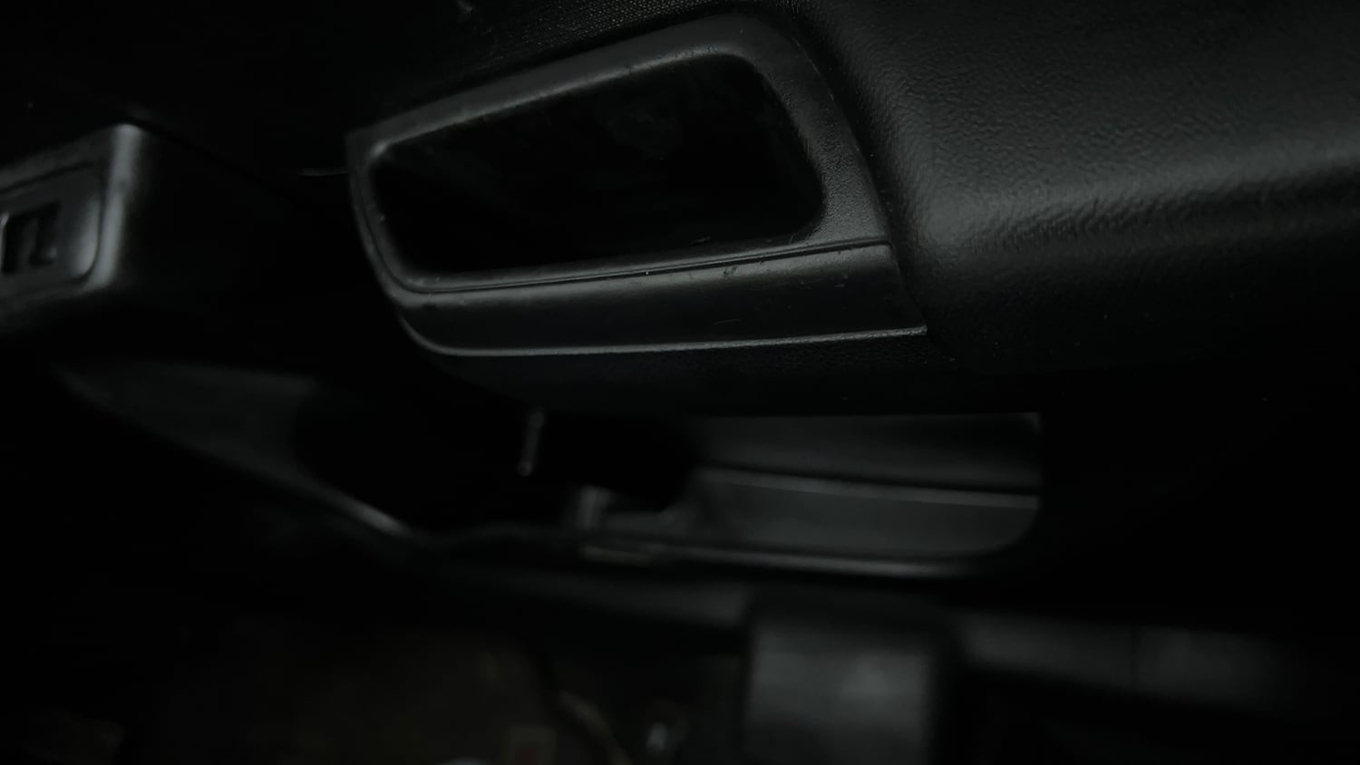 Used 2019 Maruti Suzuki Swift LXi Petrol Manual top_features Door pockets