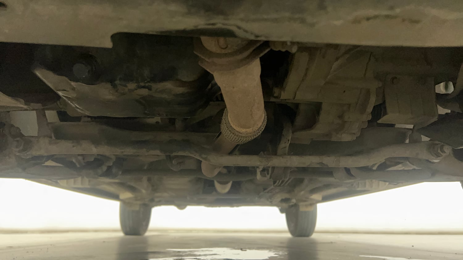 Used 2017 Tata Tiago Revotron XZA Petrol Automatic extra FRONT LEFT UNDERBODY VIEW