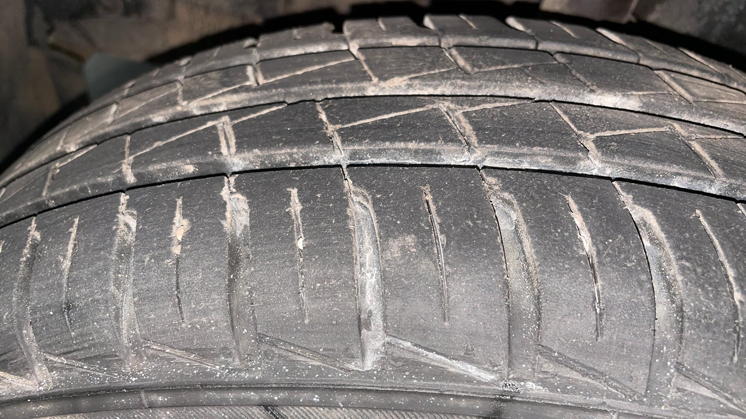 Used 2023 Renault Kwid RXL (O) 1.0 Petrol Manual tyres LEFT FRONT TYRE TREAD VIEW