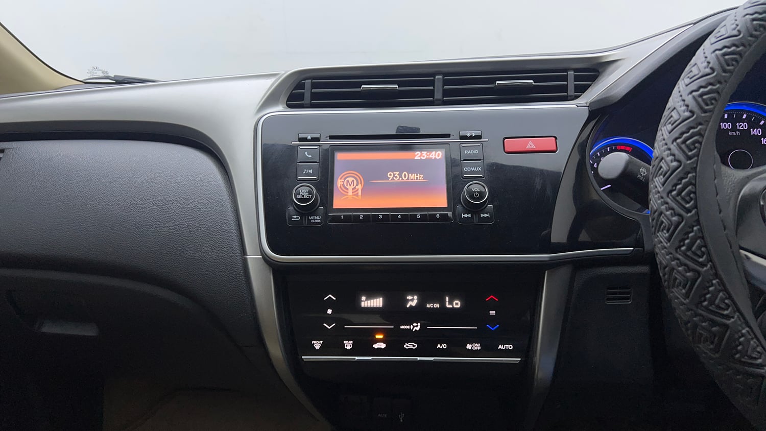 Used 2015 Honda City V Petrol Manual top_features Integrated (in-dash) music system