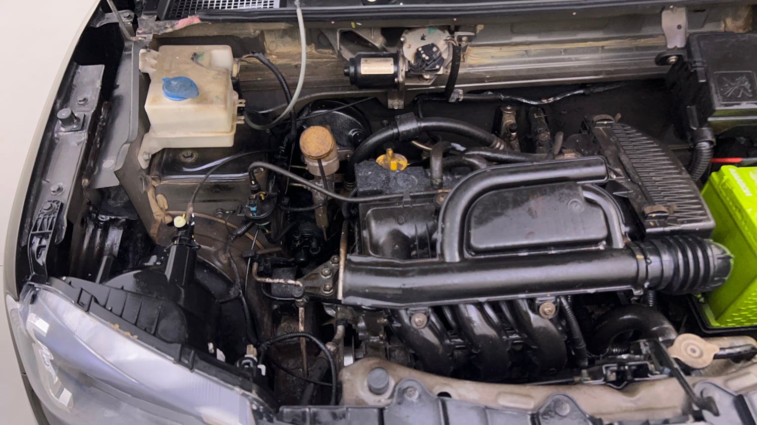 Used 2018 Renault Kwid 1.0 RXT Petrol Manual engine ENGINE RIGHT SIDE VIEW