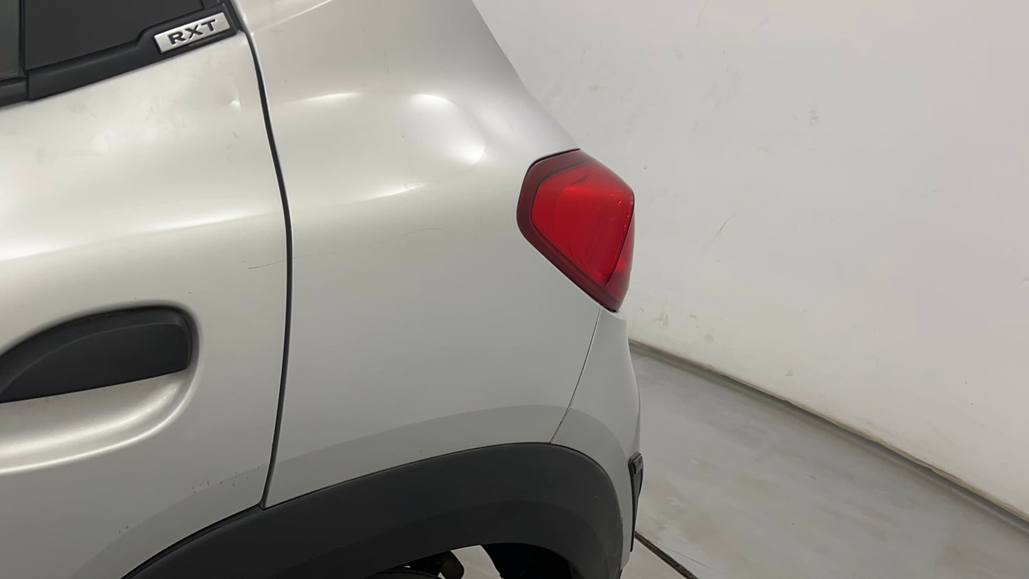 Used 2019 Renault Kwid 1.0 RXT AMT Opt Petrol Automatic dents MINOR SCRATCH