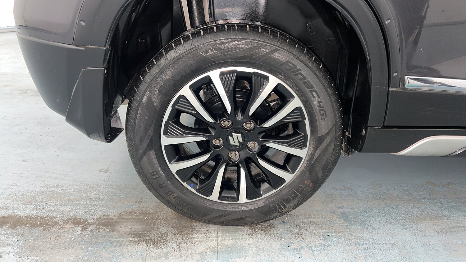 Used 2022 maruti-suzuki Vitara Brezza ZXi Plus Petrol Manual tyres RIGHT REAR TYRE RIM VIEW