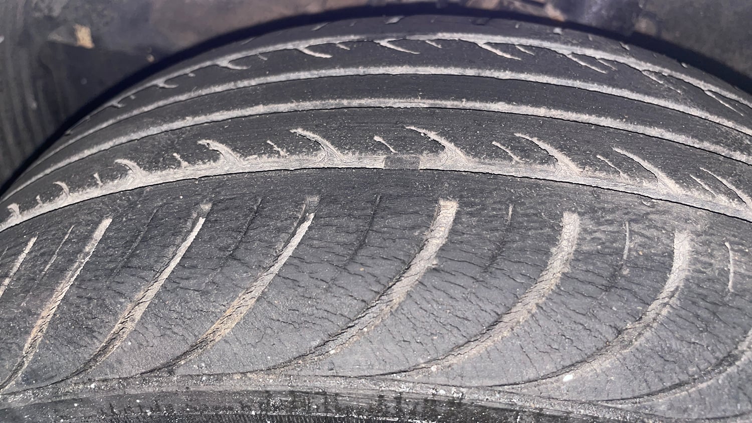 Used 2013 Hyundai i20 Sportz 1.2 Petrol Manual tyres LEFT FRONT TYRE TREAD VIEW