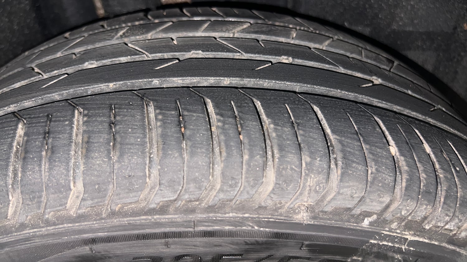 Used 2023 Volkswagen Virtus Highline 1.0 TSI MT Petrol Manual tyres RIGHT REAR TYRE TREAD VIEW
