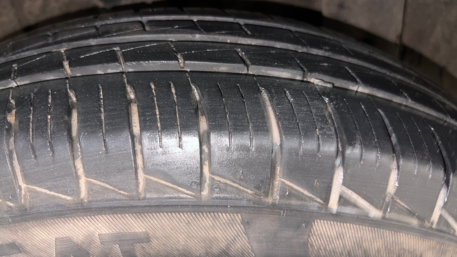 Used 2020 Renault Triber RXL EASY-R AMT Petrol Automatic tyres RIGHT REAR TYRE TREAD VIEW