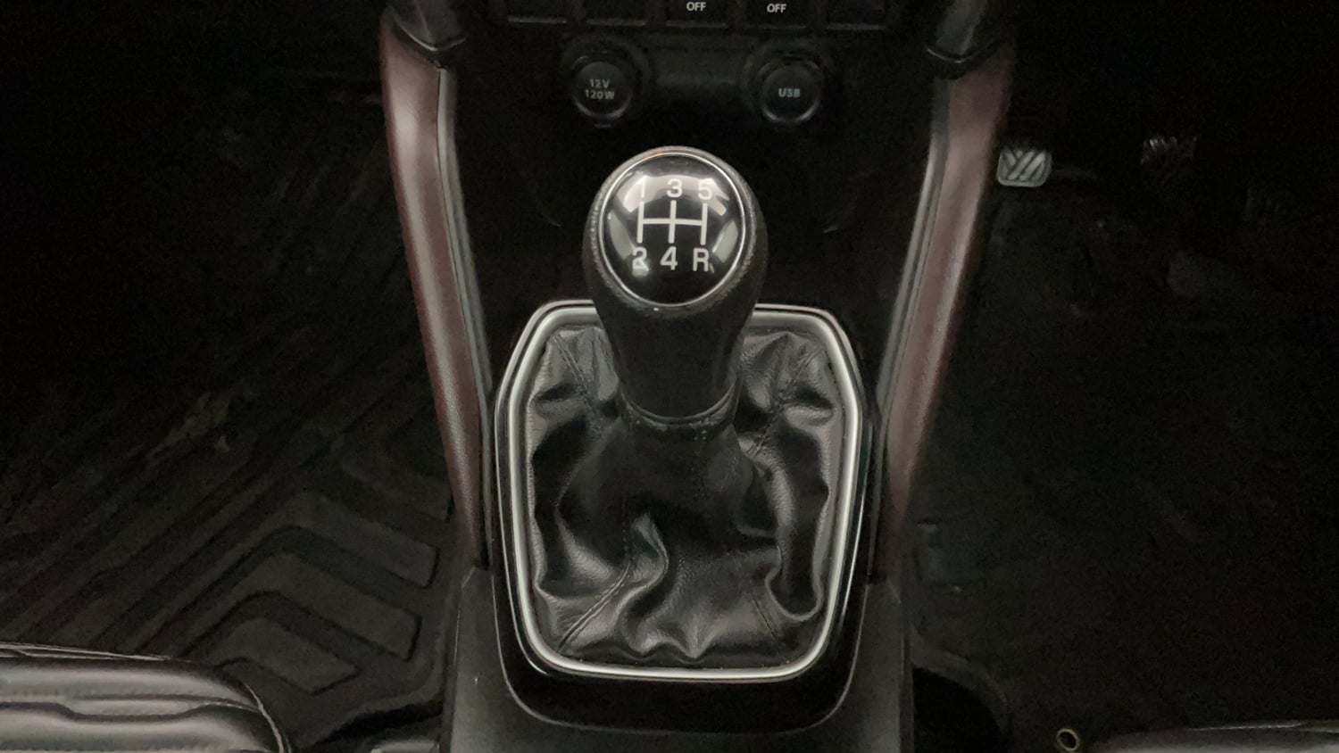 Used 2023 Maruti Suzuki Grand Vitara Zeta Smart Hybrid Petrol Manual interior GEAR  KNOB VIEW