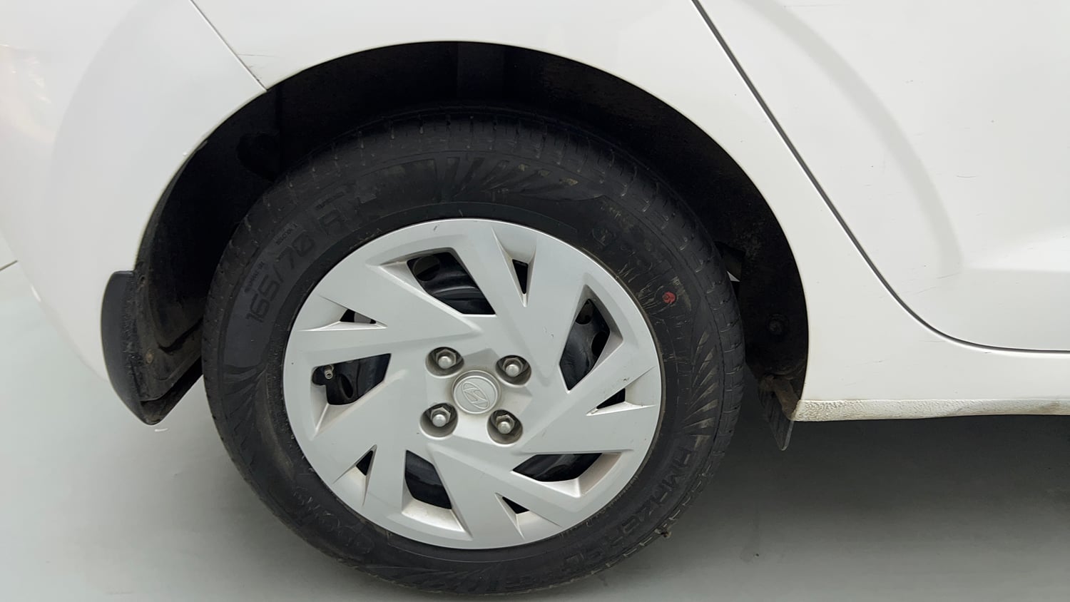 Used 2024 Hyundai Grand i10 Nios Magna 1.2 Kappa AMT Petrol Automatic tyres RIGHT REAR TYRE RIM VIEW