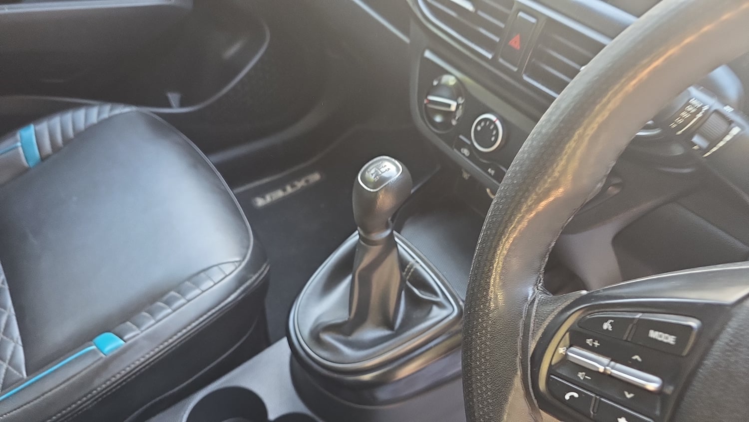 Used 2023 Hyundai Exter S 1.2 MT Petrol Manual interior GEAR  KNOB VIEW