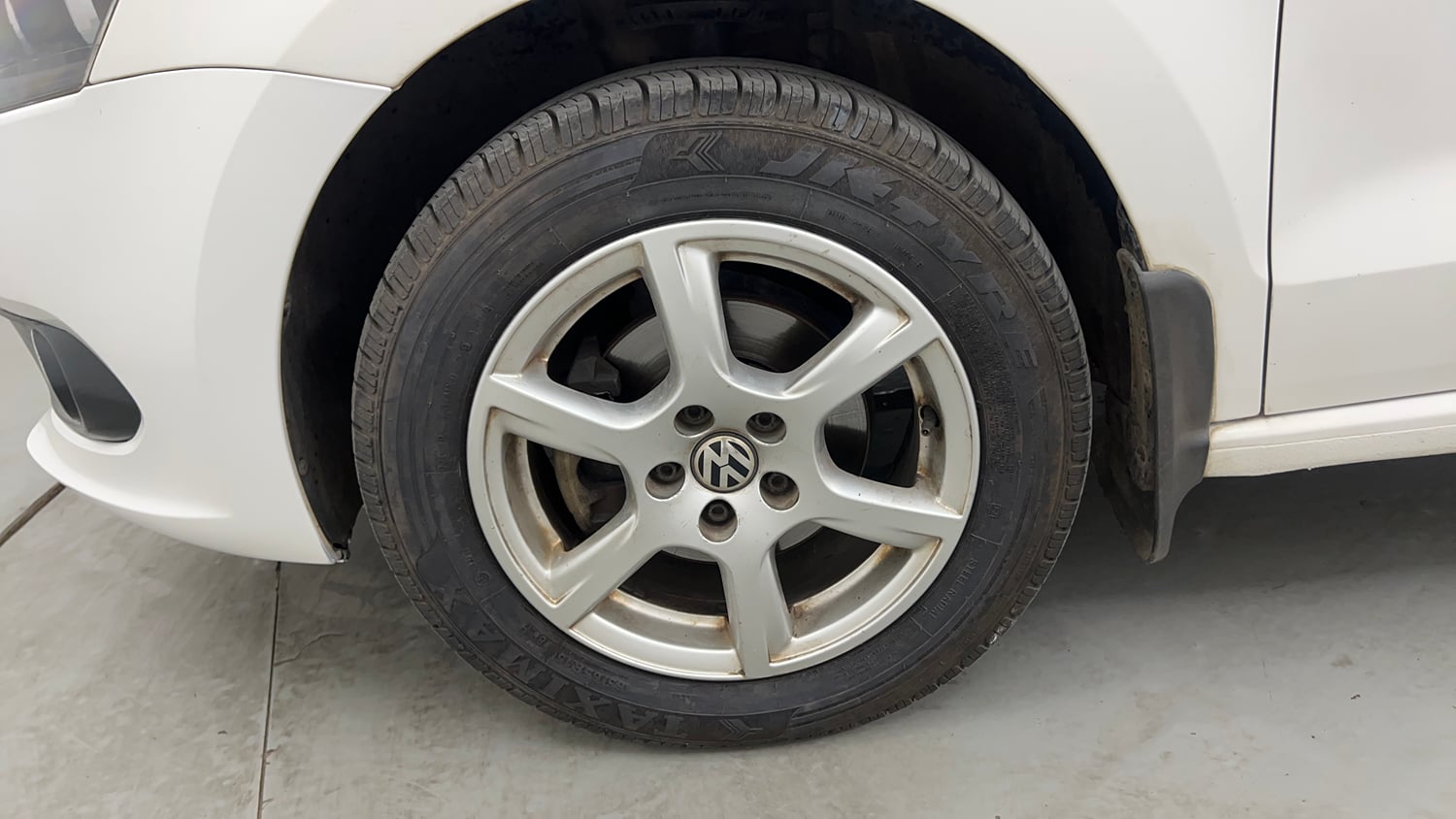 Used 2013 Volkswagen Vento Highline Petrol Petrol Manual tyres LEFT FRONT TYRE RIM VIEW