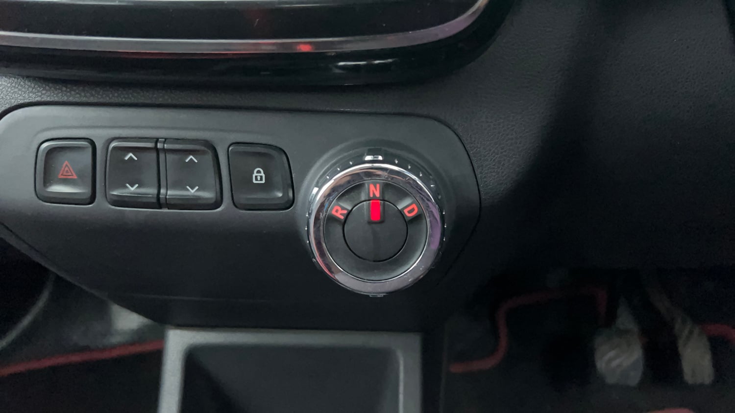 Used 2017 Renault Kwid 1.0 RXT AMT Petrol Automatic interior GEAR  KNOB VIEW