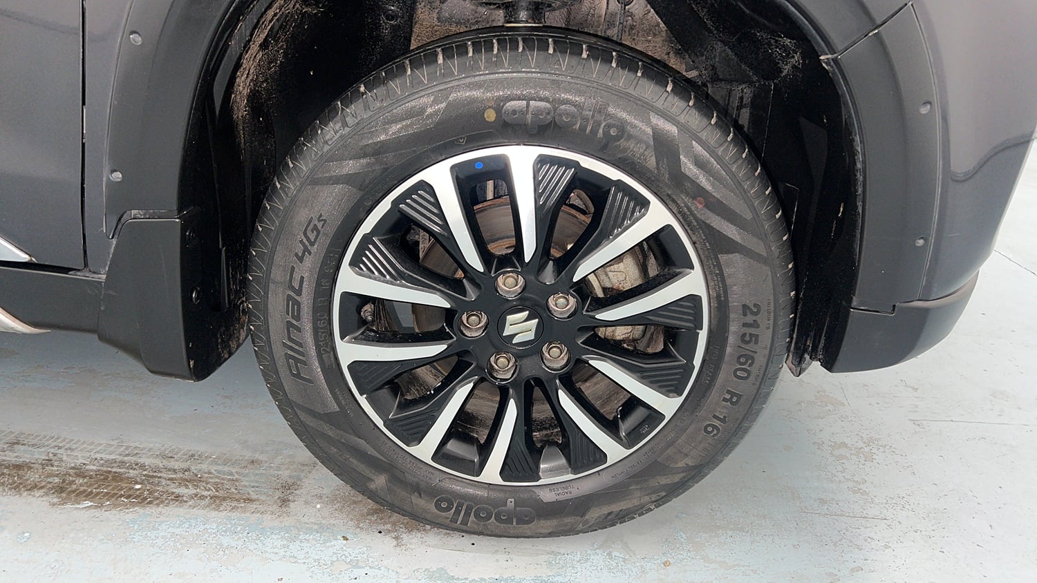 Used 2022 maruti-suzuki Vitara Brezza ZXi Plus Petrol Manual tyres RIGHT FRONT TYRE RIM VIEW