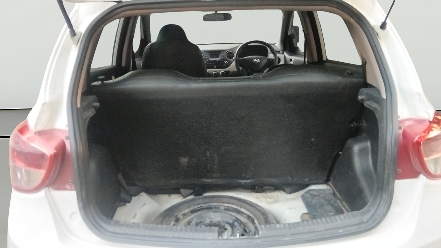Used 2015 Hyundai Grand i10 Sportz 1.2 Kappa VTVT Petrol Manual interior DICKY INSIDE VIEW